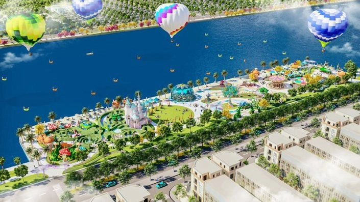 Công viên giải trí ven sông với nhiều trò chơi, lâu đài cổ tích và khinh khí cầu bay lượn trên bầu trời.