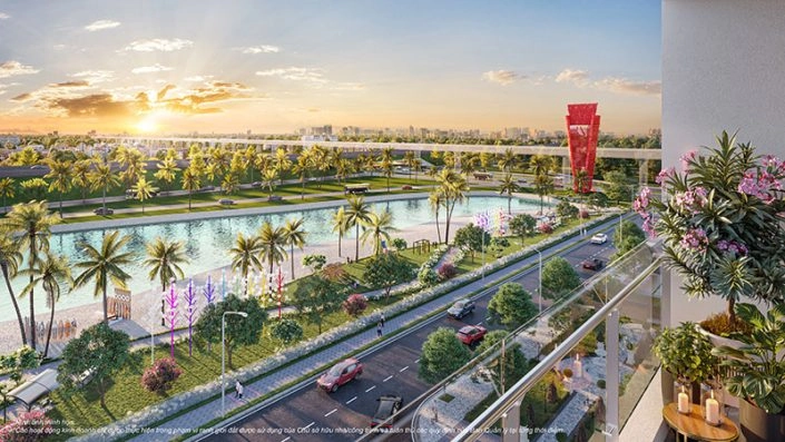 Khung cảnh từ ban công nhìn ra hồ cảnh quan, đường phố và kiến trúc biểu tượng dưới ánh hoàng hôn